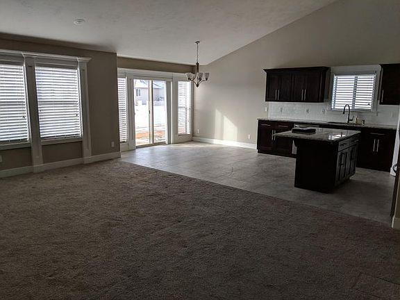 5th image of 325 N Pointe Dr