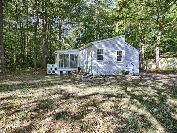 8772 Marlfield Rd, Gloucester, VA 23061