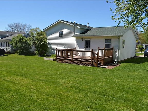 3rd image of 9915 Holly Dr