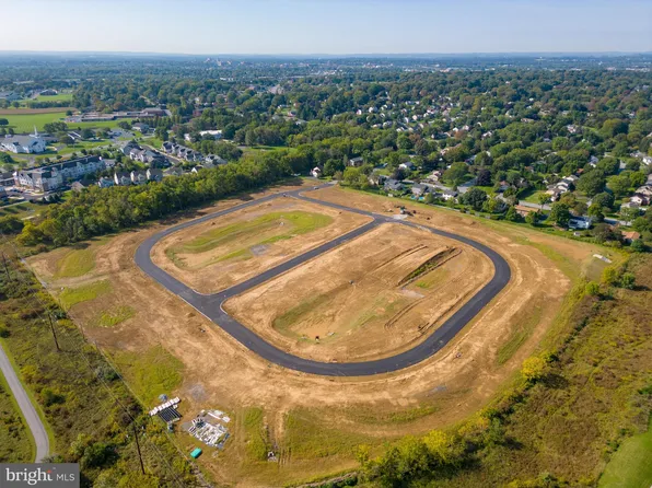 614 Dolly Dr, Lancaster, PA 17601