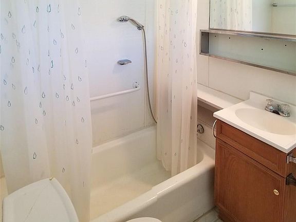 4th image of 705 S 31st St