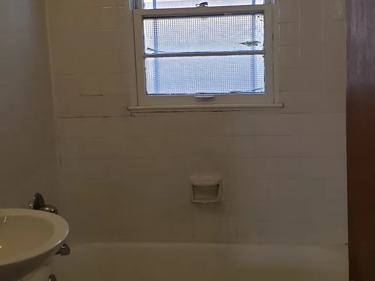 1014-1016 E. Columbia Street — Photo 12