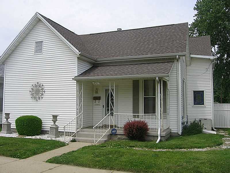 1st image of 634 Main St