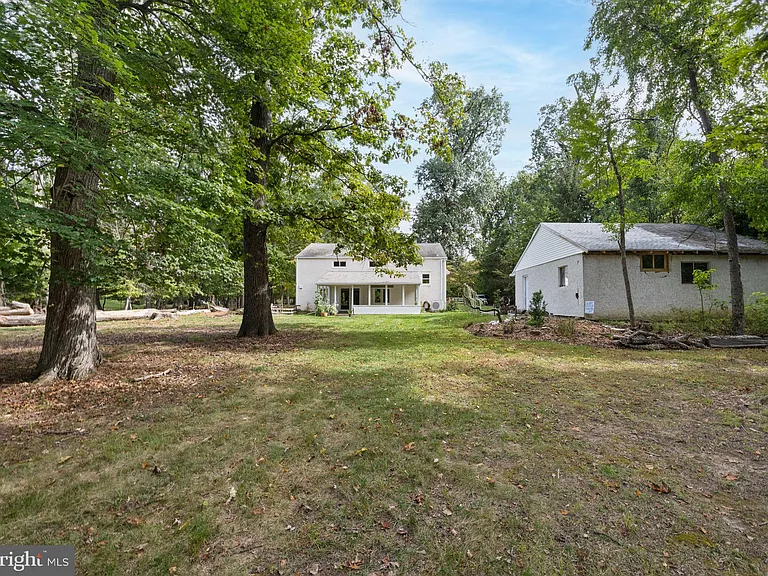 601 Cathcart Rd — Photo 34