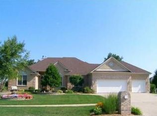 547 Ekman Dr, Batavia, IL 60510