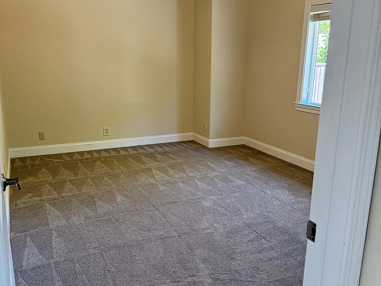 951 Crockett Ave — Photo 15