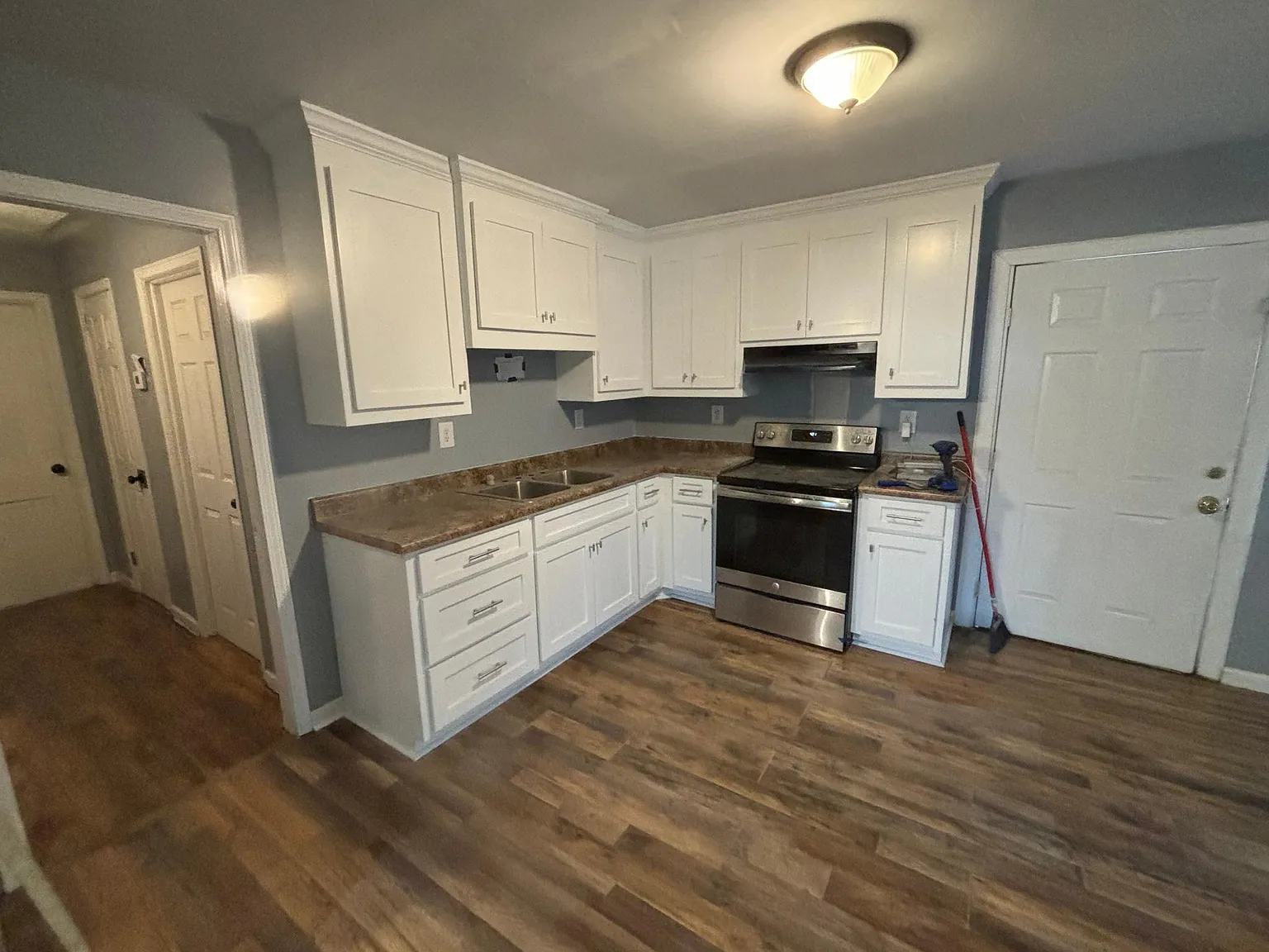 1346 Dewey St — Photo 3