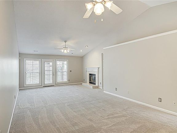 4th image of 2 Mansfield Cir