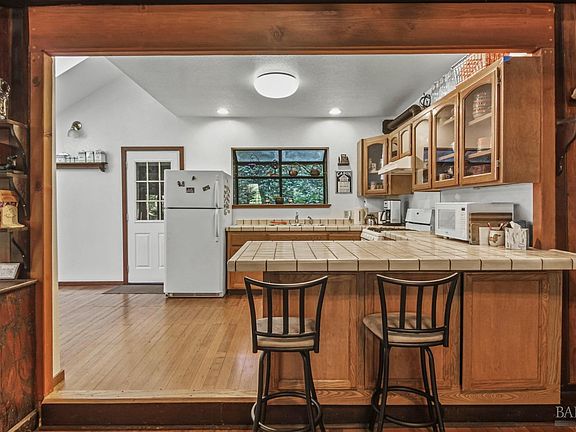 5th image of 137 Madrone Avenue