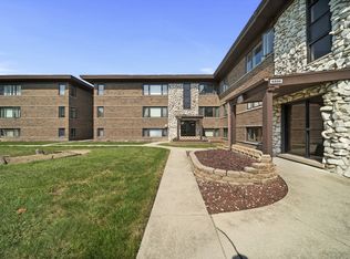 6810 W Lode Dr APT 1B, Worth, IL