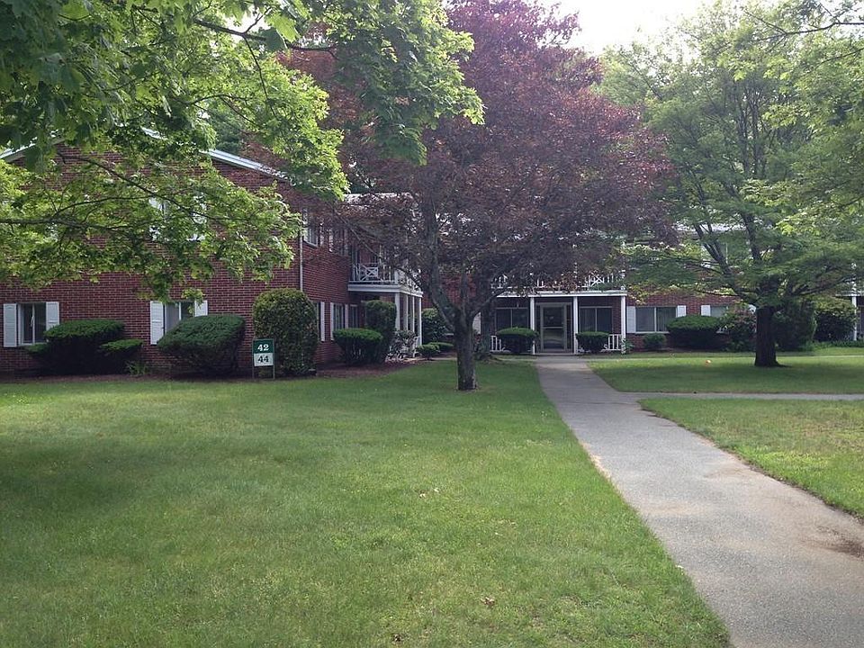 1st image of 44 Bayberry Dr APT 1