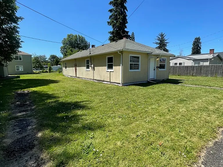 1050 Hiatt St — Photo 14