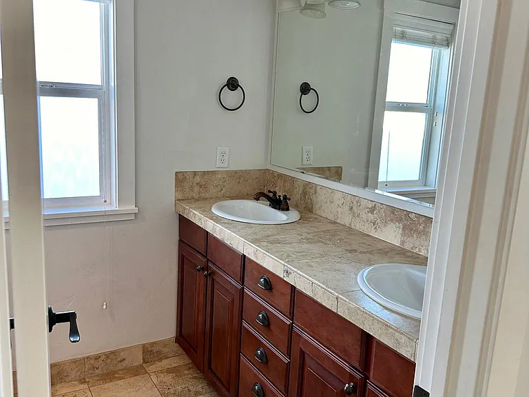 718 W Iowa St — Photo 22