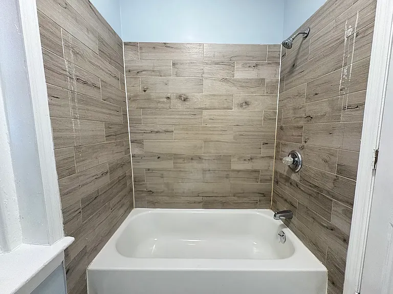 75 Carnegie Ave #12C — Photo 4