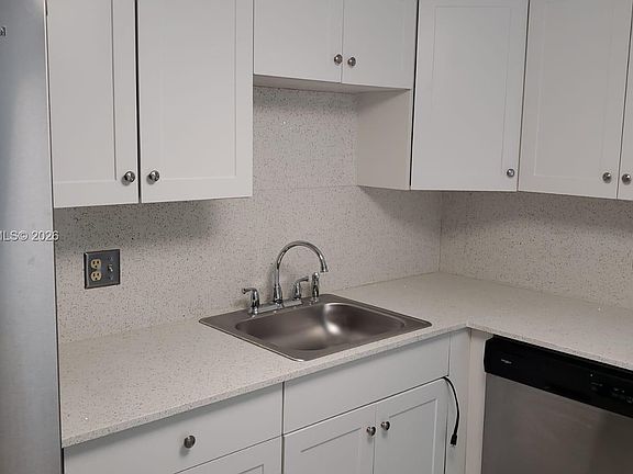 3rd image of 500 Executive Center Dr APT 4E