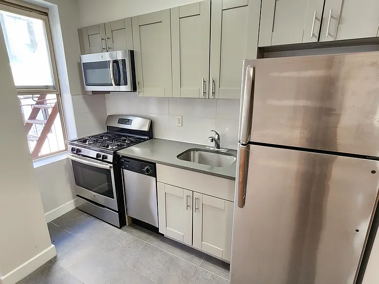 3900 Greystone Ave #32F — Photo 3