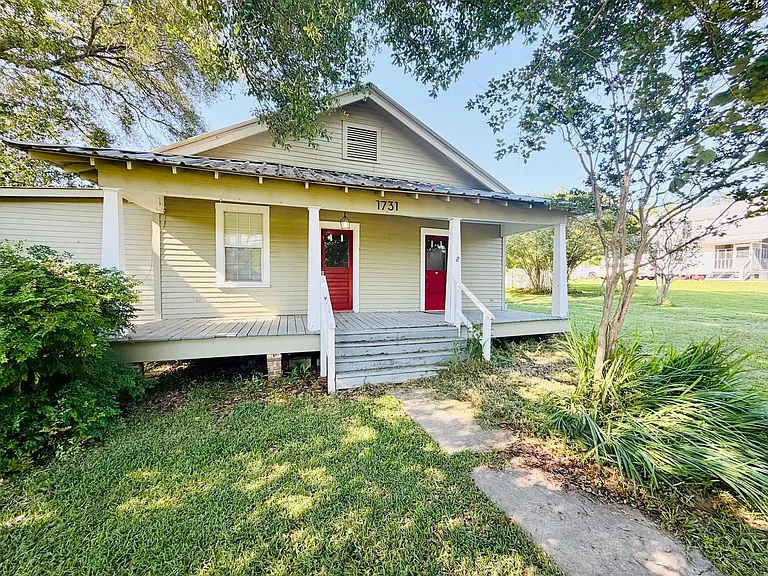 1731 Walnut St — Photo 1