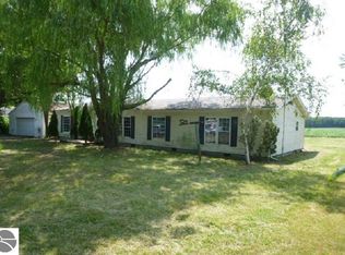 6450 E Pleasant Valley Rd, Shepherd, MI 48883