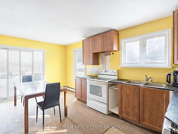 5th image of 1008 Rainbow Valley Rd W
