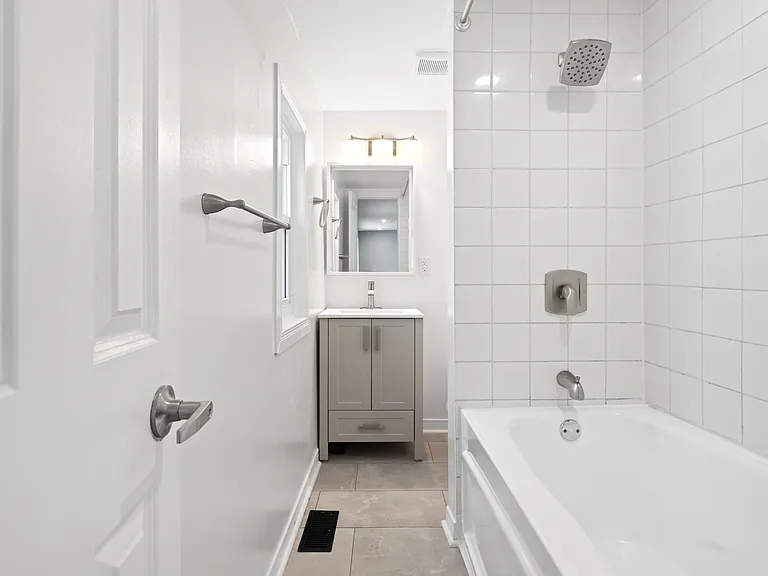 235 Percy St #1 — Photo 8