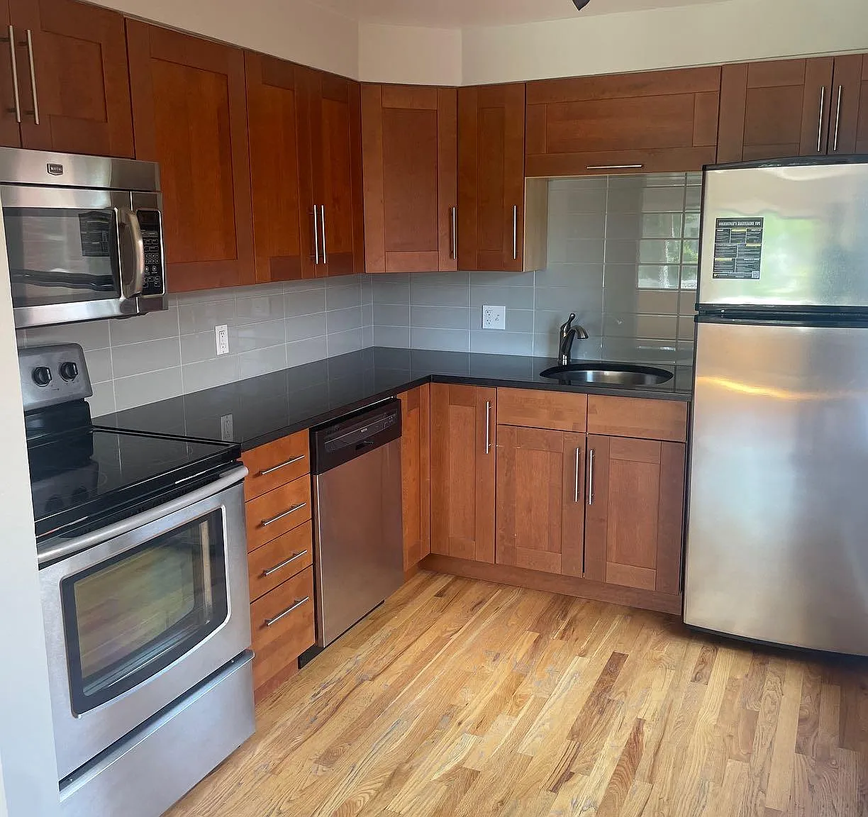 1 bed, 650 sqft, $1,400 — Photo 2