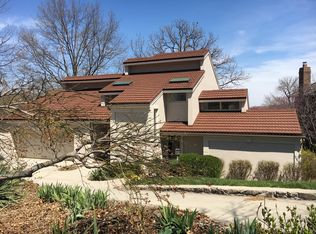 212 NW Spruce St, Lees Summit, MO 64064