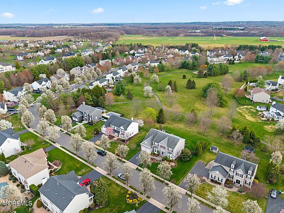 3rd image of 16 Heritage Drive