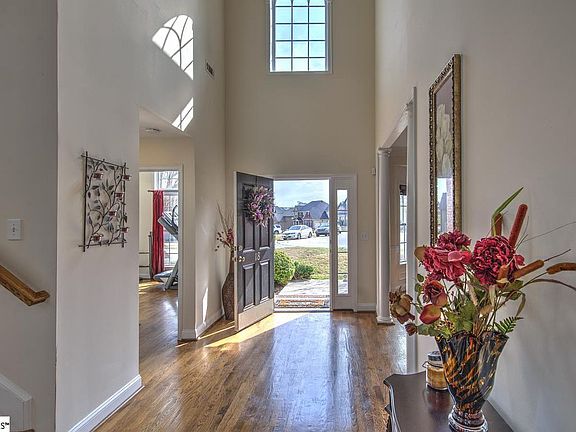 3rd image of 18 Stonoview Ct