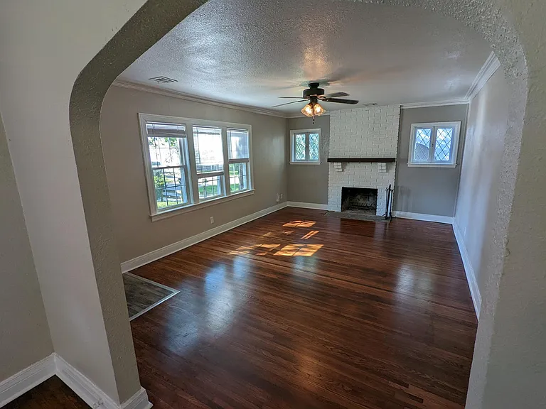 119 S Indianapolis Ave — Photo 6