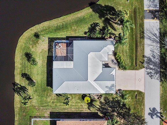 4th image of 2604 Palm Lakes Avenue