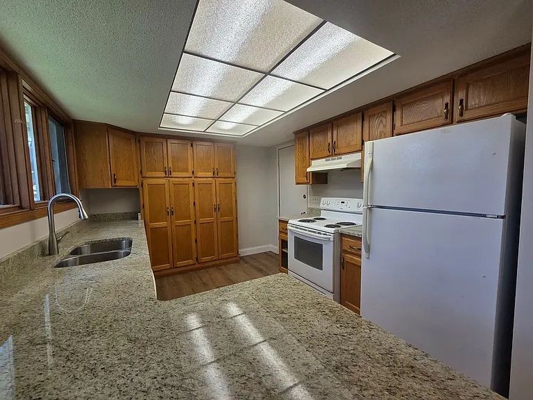 328 S Kiowa Ct — Photo 7