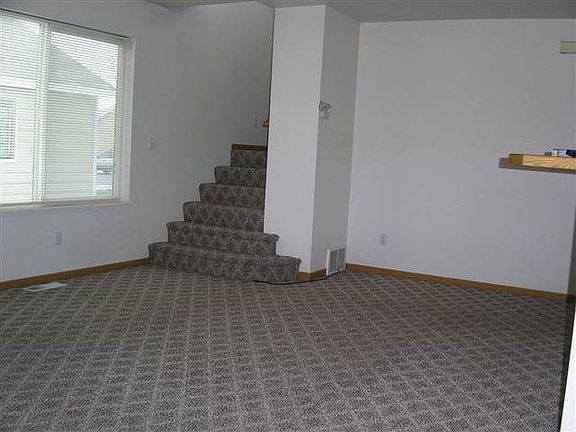 5th image of 131 Pebble Brook Ln