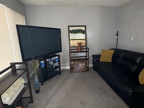 4th image of 10400 Whittier