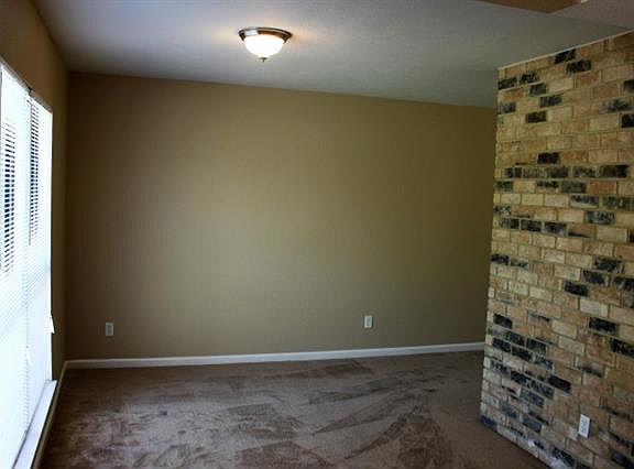 4th image of 609 Nora Ln