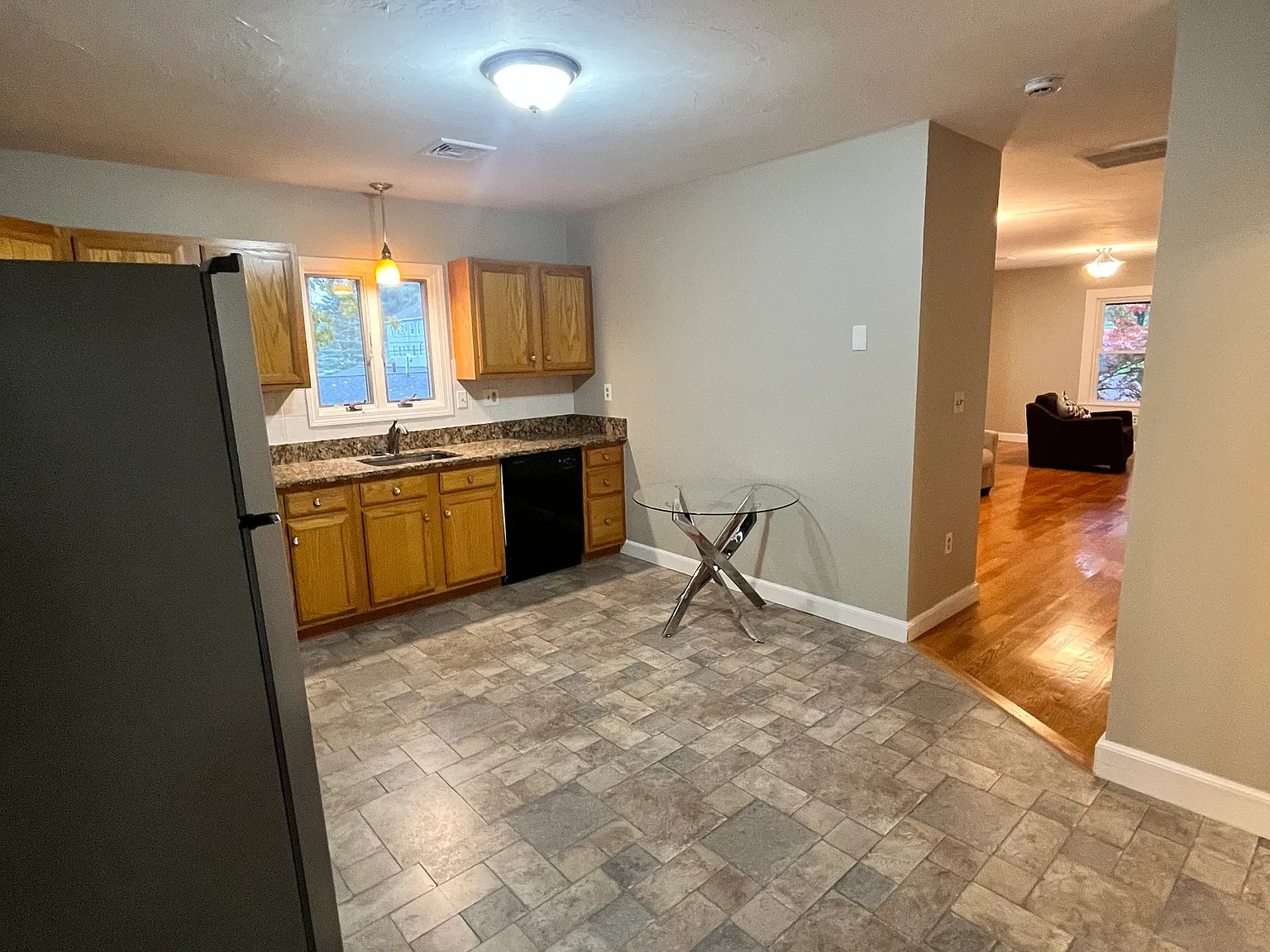 2 bed, 1100 sqft, $2,300 — Photo 3