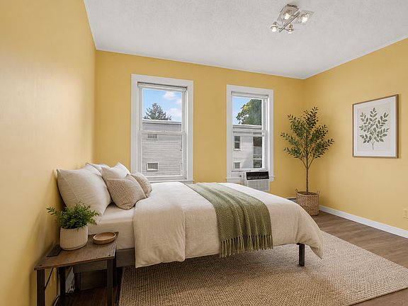 2nd image of 793 Main St APT 5