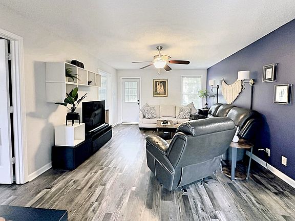 4th image of 420 Bluff Dr