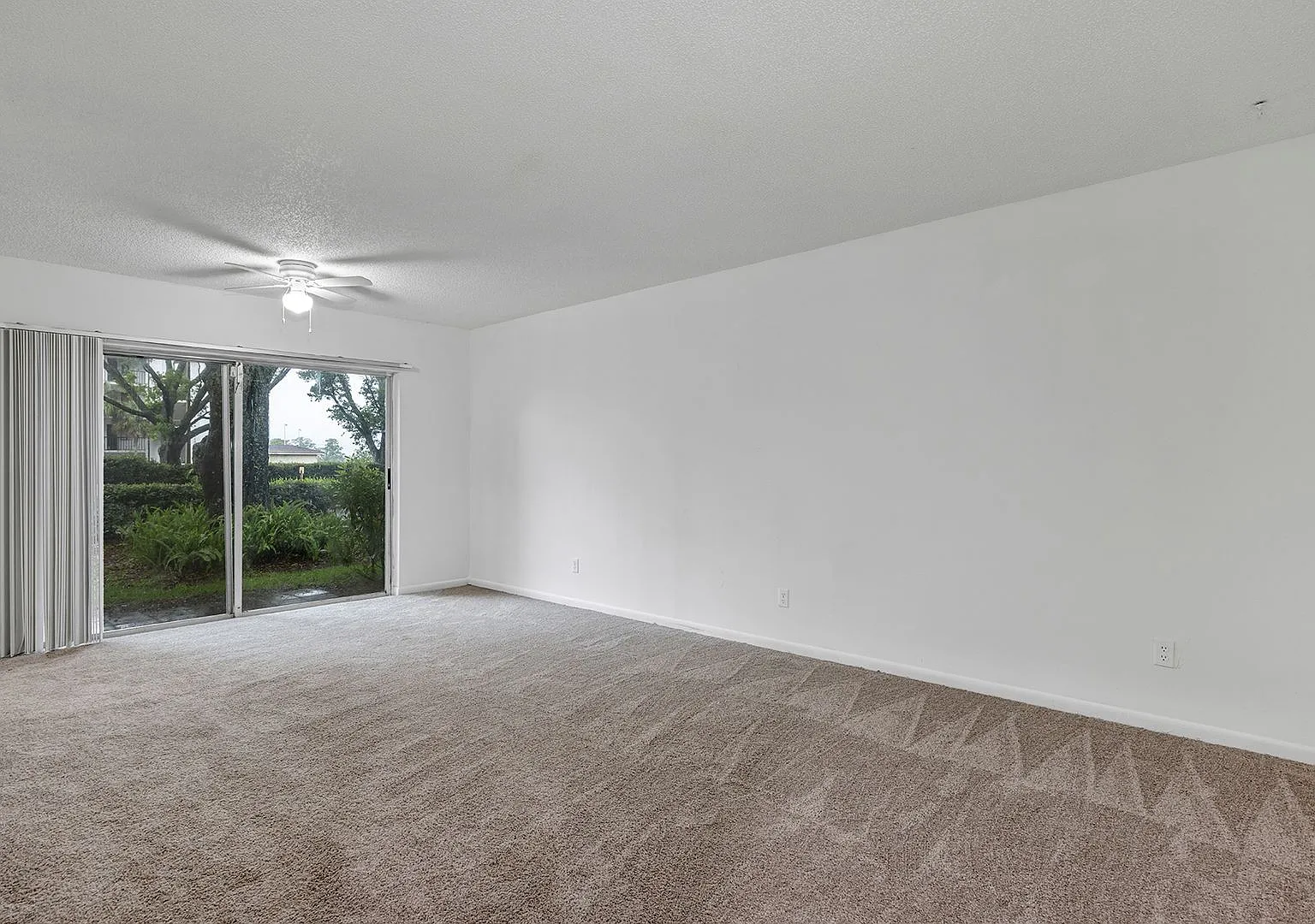 Charming One-Bedroom, One-Bath Retreat in Winter Haven with Modern Amenities — Photo 4