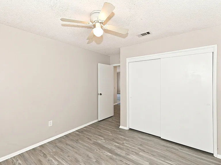 4214 Southampton Ct — Photo 8