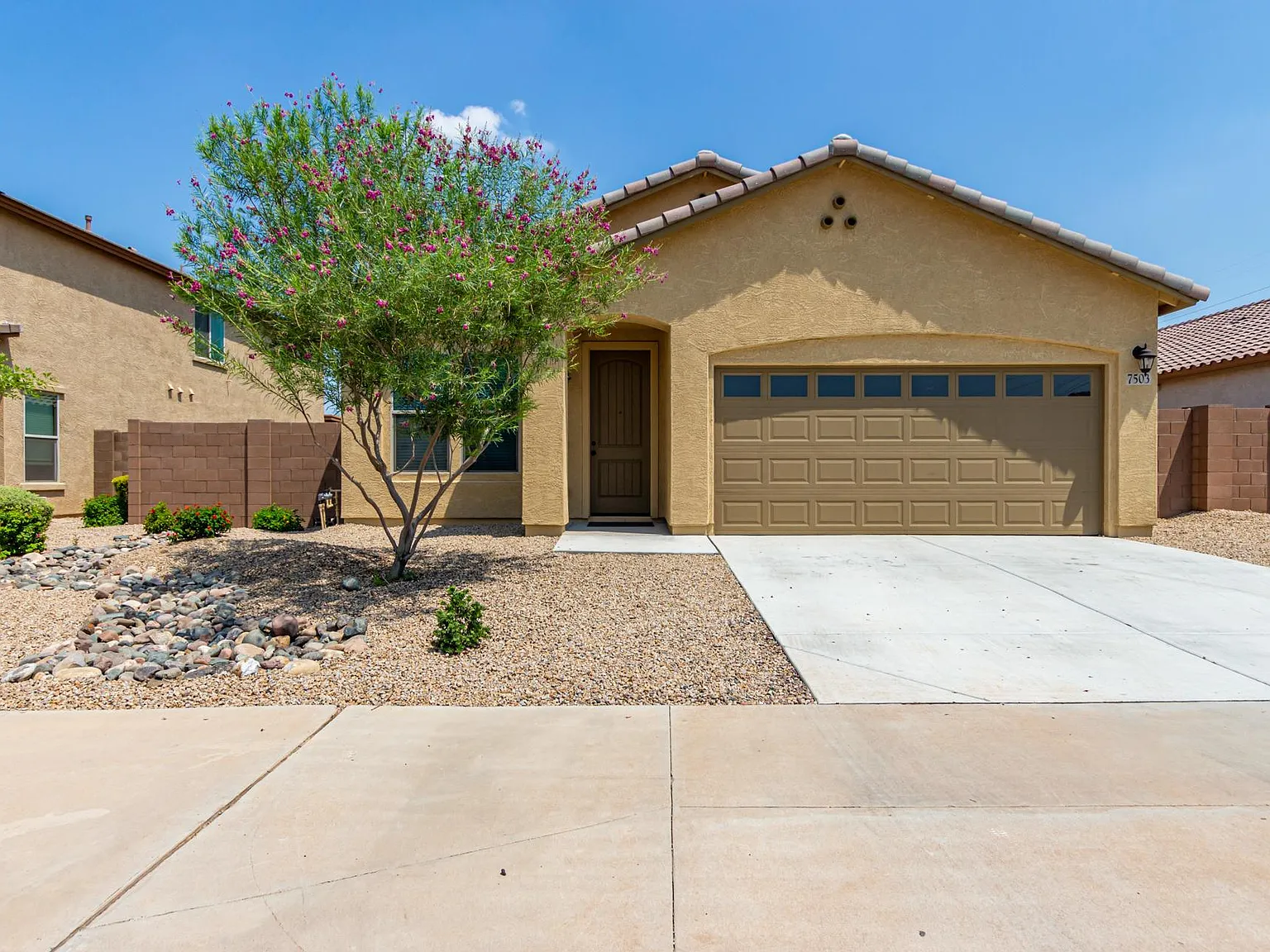 3 bed, 1683 sqft, $2,200 — Photo 2