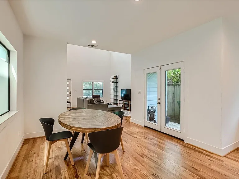 4916 McKinney St — Photo 8