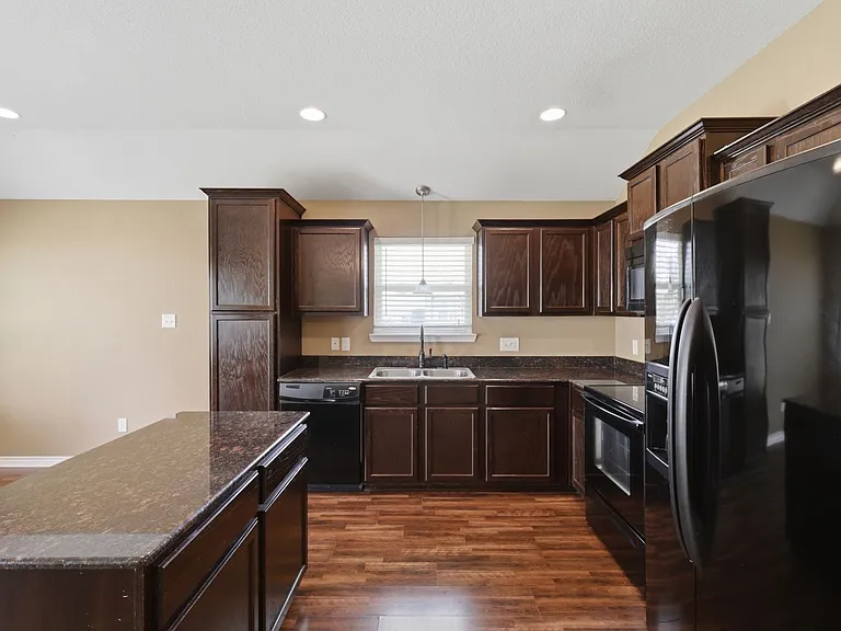 2484 Horse Shoe Dr — Photo 6