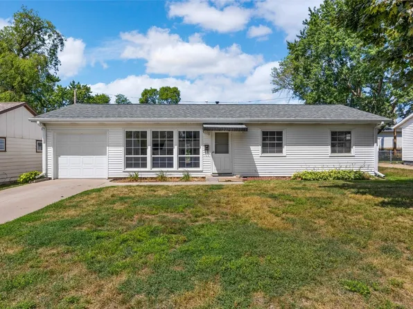 4509 Sherman St NE, Cedar Rapids, IA 52402