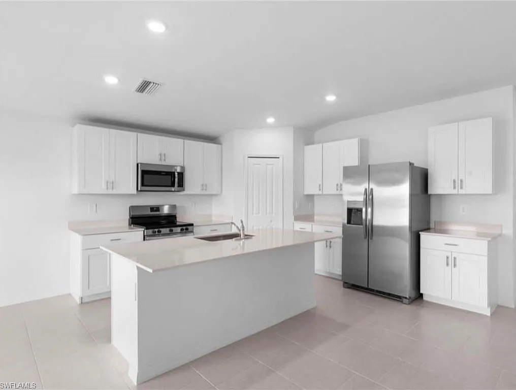 4 bed, 2.0 bath, 1824 sqft, $2,200 — Photo 2
