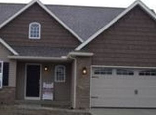 711 Moorland Cir, Mascoutah, IL 62258