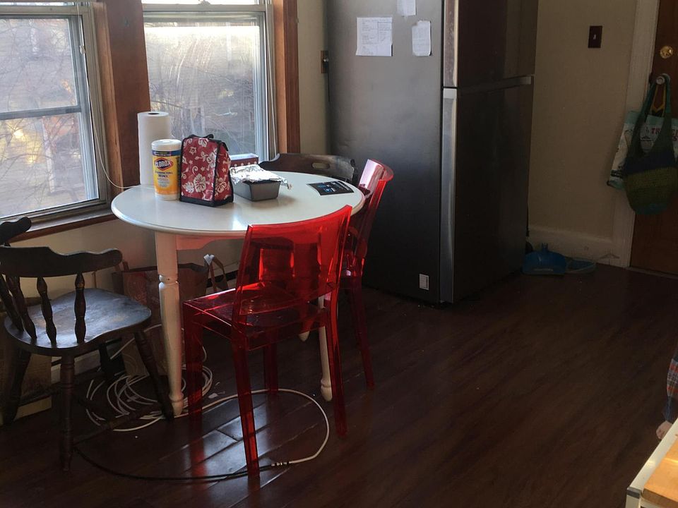 2nd image of 739 Parker St #3A