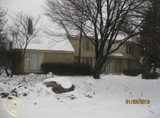 6268 Rose Blvd, West Bloomfield, MI 48322