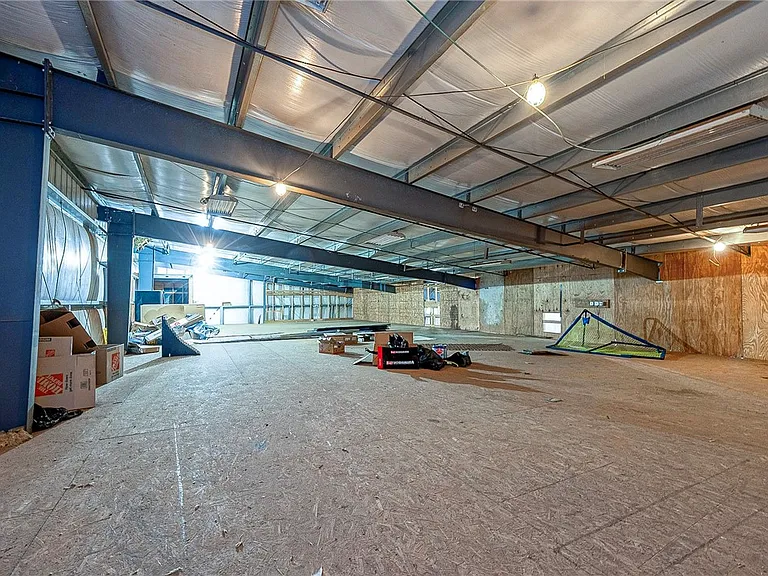 215 Hawk Hill Dr — Photo 4