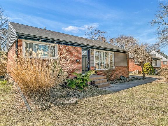 3rd image of 3111 Dandurand Ave