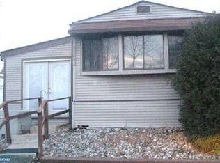 118 Parkside Ct, North Wales, PA